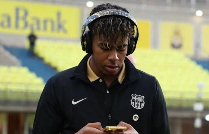 التزاماً بروحانية شهر رمضان.. لامين توقف عن تشغيل الموسيقى لزملائه