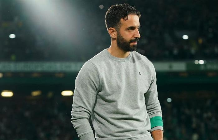 مانشستر يونايتد يدفع "ثمناً باهظاً" للتخلص من مدربه البرتغالي