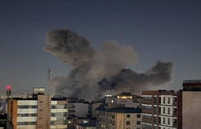 الجيش الإسرائيلي: بدأنا موجة هجمات واسعة على إيران