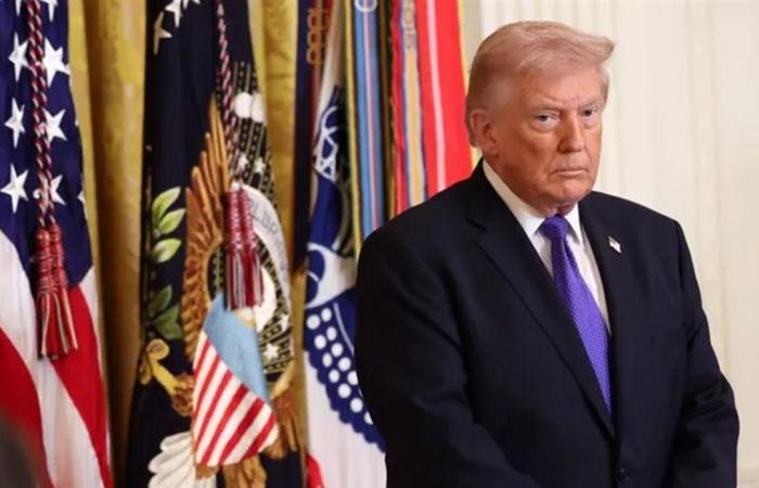 "من دون قبعة".. فيديو لترامب يُثير موجة من الانتقادات وقناة تلفزيونية تعتذر