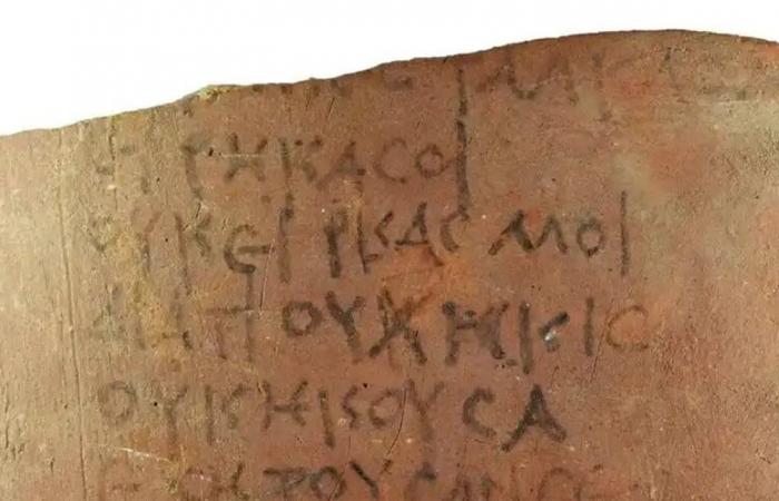 "كنز أثريّ"... العثور على 13 ألف قطعة "أوستراكا" جديدة في مصر