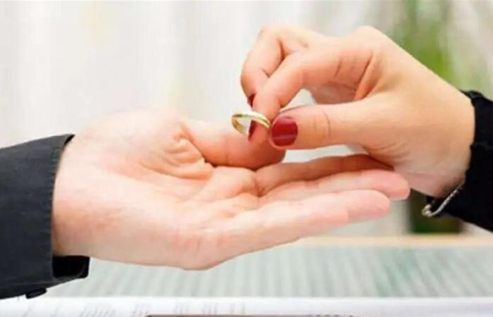 بعد أكثر من عام على انفصالهما.. فنانة عربية شهيرة تعود لطليقها (صورة)