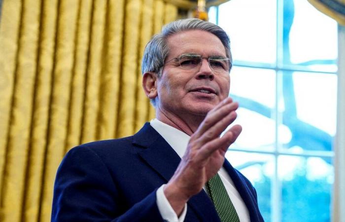 بيسنت: الضربات في هرمز لن تتوقف