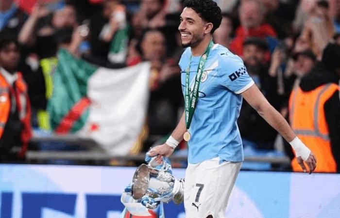 مرموش يحتفل بأول الألقاب.. بداية ذهبية مع مانشستر سيتي