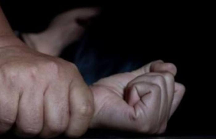 فيديو صادم يظهر اغتصاب فتاة في الشارع يثير الغضب ومطالب بتدخل عاجل للشرطة!