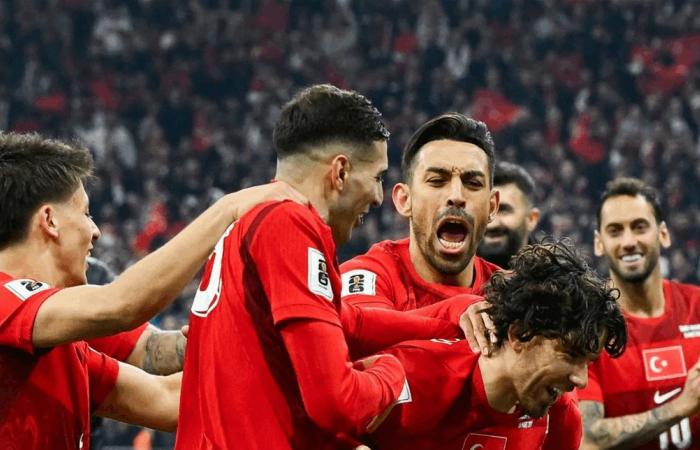 تركيا على بعد خطوة من المونديال