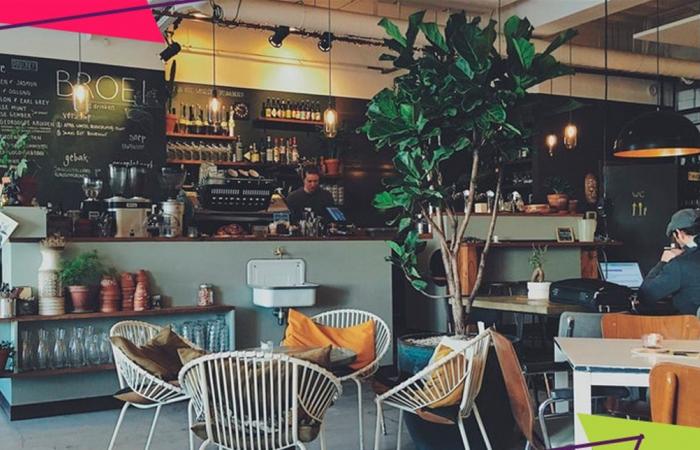 إغلاق سلسلة مقاهٍ في إيران بسبب رسومات "مُثيرة للجدل" على الأكواب (صورة)