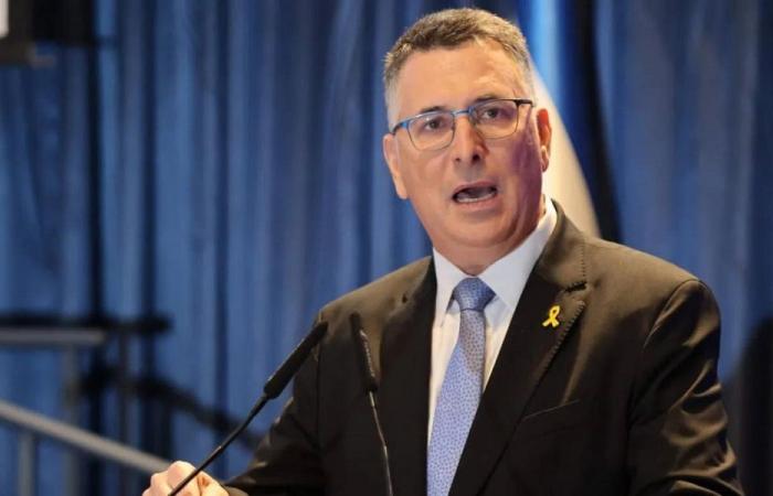 ساعر ينتقد بقاء السفير الإيراني في بيروت