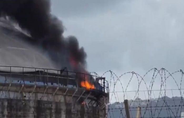 بالفيديو: إصابة مصفاة لتكرير النفط في حيفا