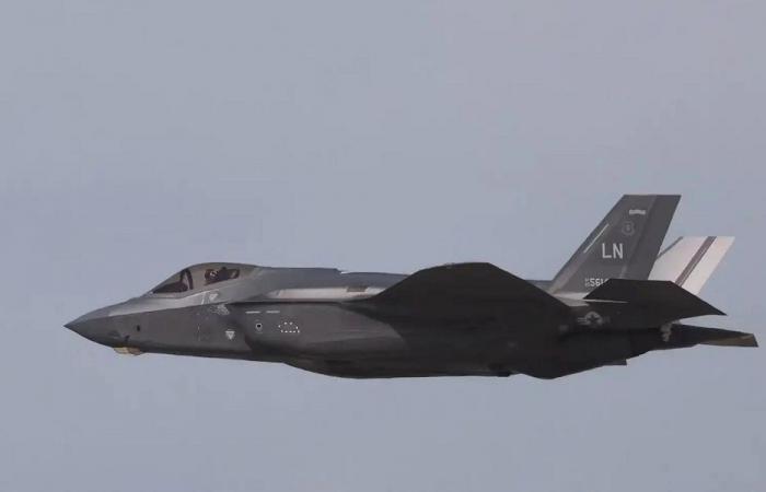 مسؤول إسرائيلي: إنقاذ أحد أفراد طاقم المقاتلة التي أُسقطت بإيران