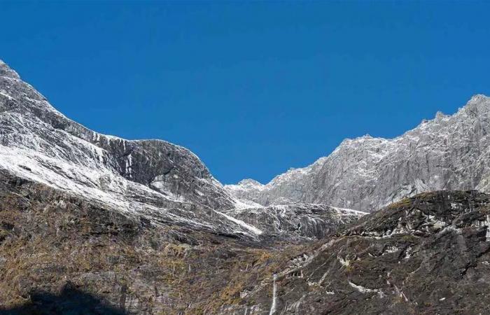 عملية إنقاذ معقدة تنهي مأساة متسلقين في جبال نيوزيلندا