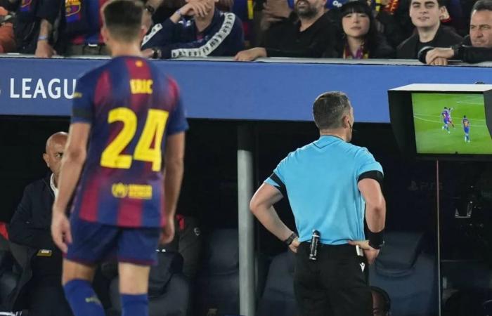 جدل تحكيمي يدفع برشلونة لتقديم شكوى رسمية إلى يويفا