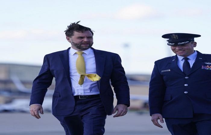 فانس يتوجه إلى إسلام آباد برفقة وفد أمني ودبلوماسي