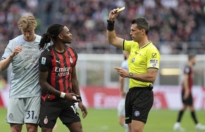 رفائيل لياو يسخر من الحكم.. والأخير يرد بطريقته