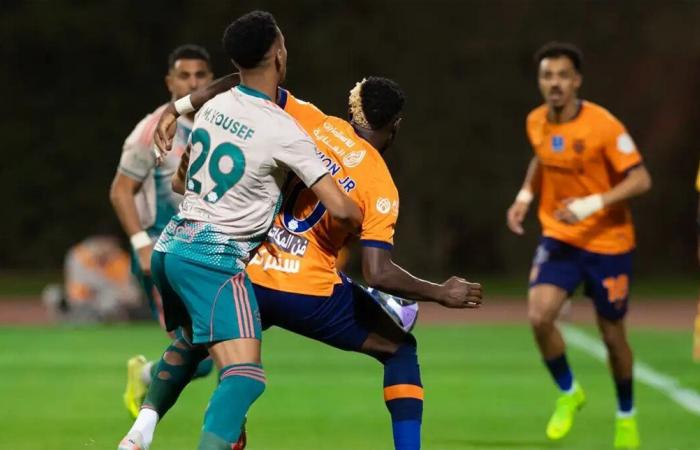 تطور جديد في أزمة الحكم الرابع لمباراة الأهلي السعودي والفيحاء