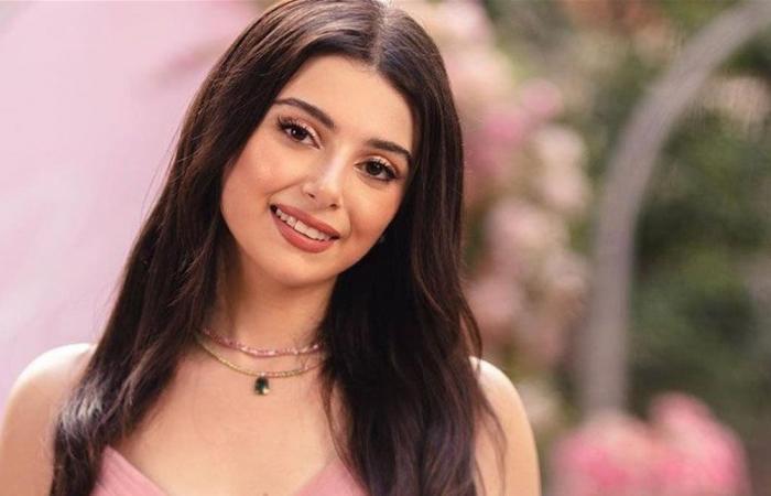 ماريتا الحلاني تلفت الأنظار في باريس بإطلالة سوداء