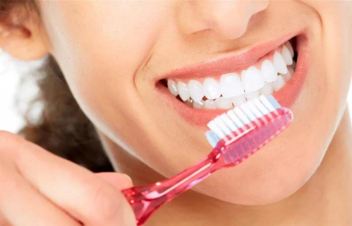 هل يكفي وقت قصير لتنظيف الأسنان للوقاية من التسوس وأمراض اللثة؟