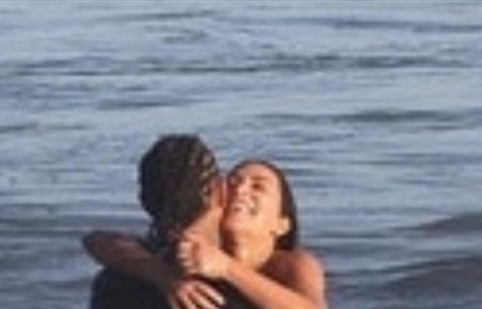 كانا يتبادلان القُبل.. نجمة شهيرة تستمتع بوقتها على البحر مع حبيبها الرياضي وتسريب فيديو لهما