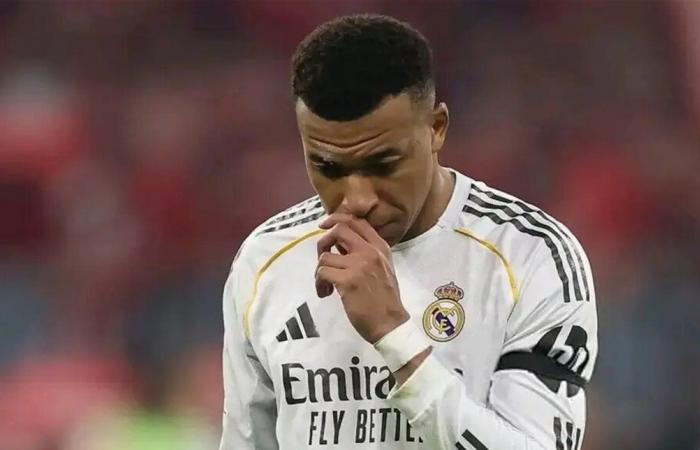 قبل أسابيع من انطلاق المونديال.. مبابي يُغادر الملعب بشكل مقلق وفرنسا "تضع يدها على قلبها"