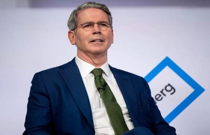 وزير الخزانة الأميركي: أزمة بنزين خانقة تنتظر إيران