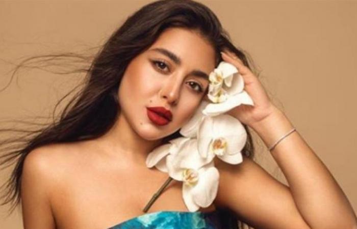 الأبيض والأسود يبرز جمال هيا مرعشلي في أحدث إطلالة