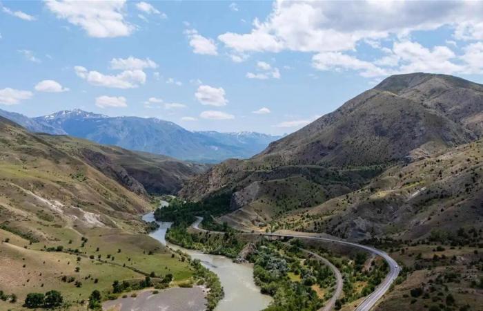 انتشال جثتي شابين غرقا في مجرى نهر الفرات