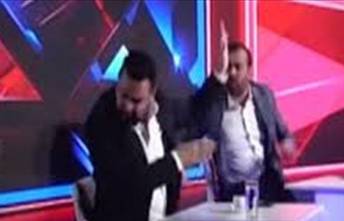 تدافع وتراشق بكؤوس المياه.. إشكال كبير بين ضيفين مباشرة عبر شاشة الـ OTV (فيديو)