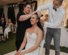 عريس في نيوزلندا يحلق شعر عروسه خلال حفل الزفاف.. شاهد
