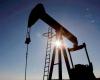 تباين أسعار النفط وسط توقعات لمزيد من المكاسب